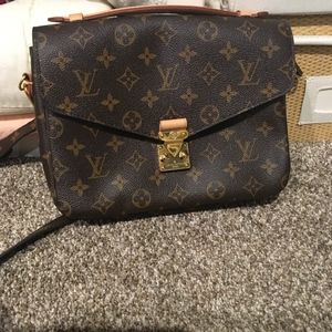 Louis Vuitton Pouchette Métis